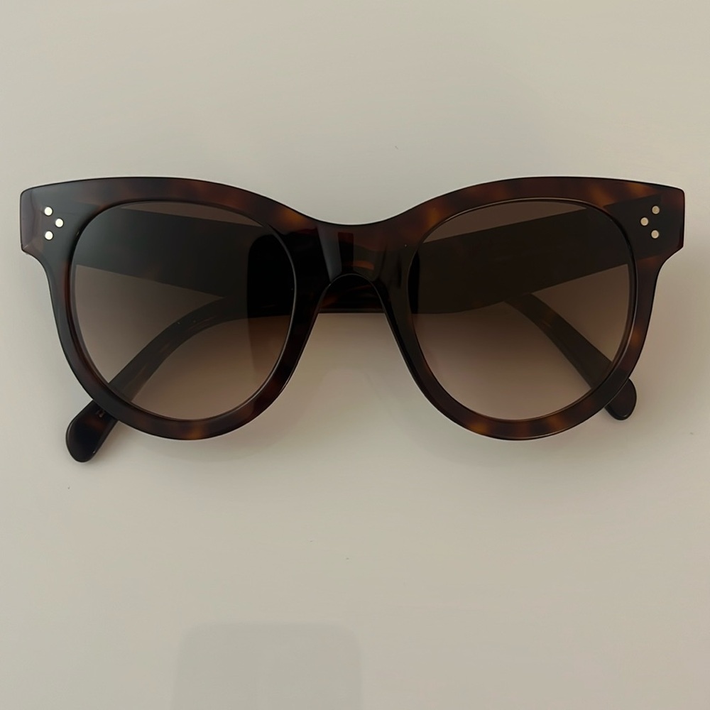 Celine CL40182F Audrey 54T Tortoise 50-23-145 Sunglasses style worn on Madison